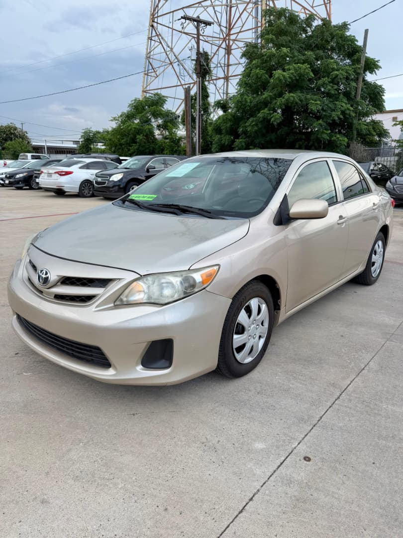 Toyota Corolla LE 2012